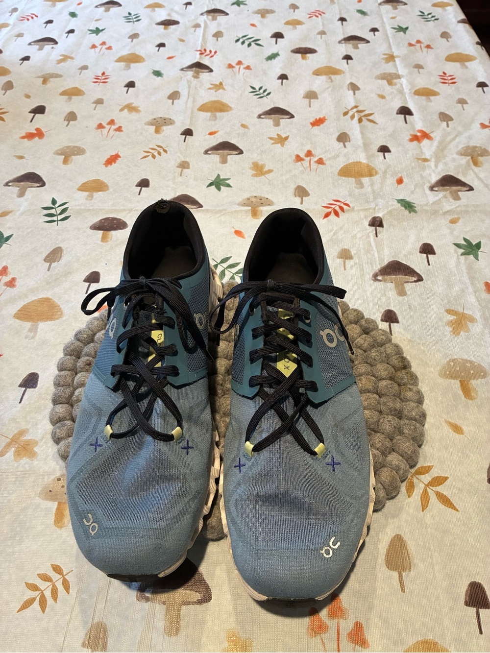 On Running Men's Cloudflow Sneakers in blue and Black